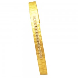 Βραχιόλι χρυσό Κ14 χειροπέδα σφυρίλατη και σειρά με λευκά ζιργκόν 85110