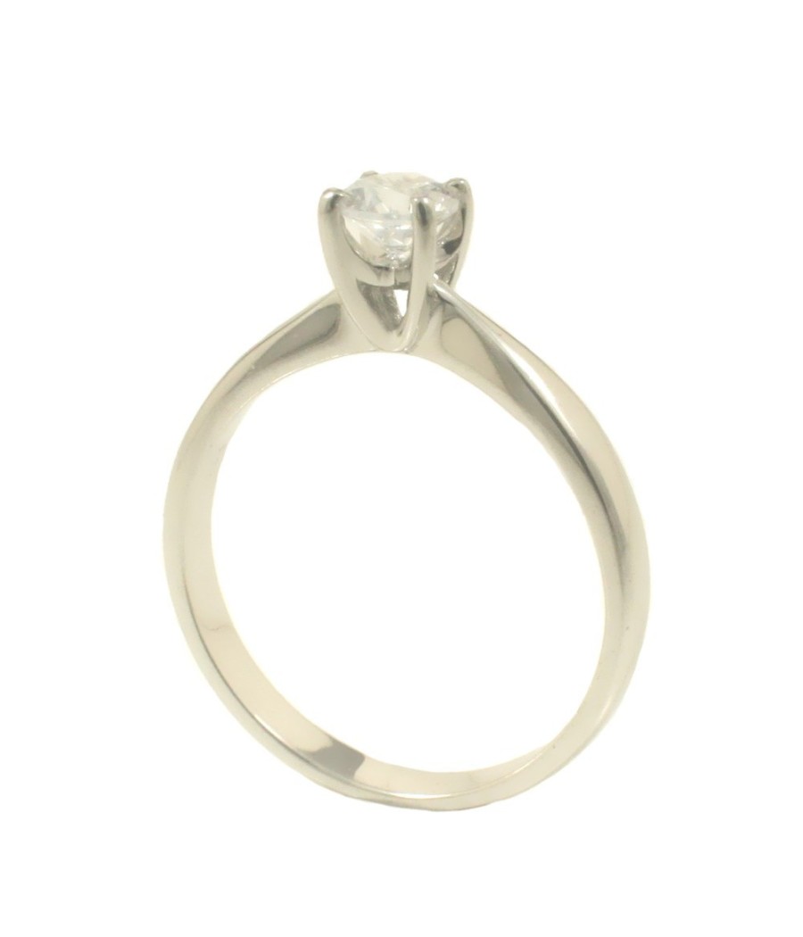 585 white gold solitaire ring with natural white zircon