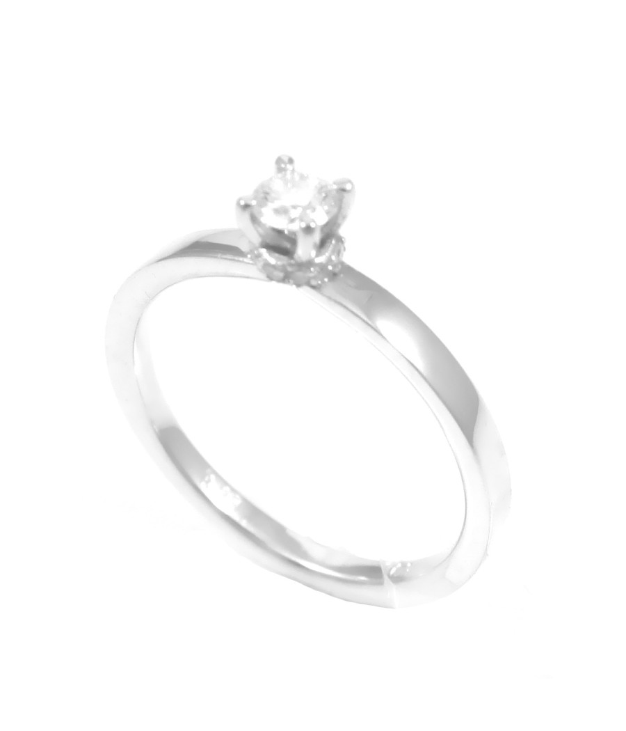 Ring in 750 white gold, solitaire, with 11 natural diamonds weighing 0.18ct in the center, 0.04ct on the sides