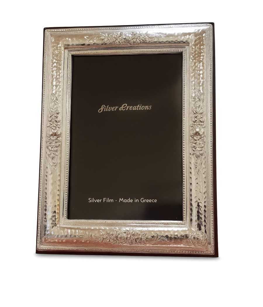 Silver-plated photo frame with wooden base and embossed design – 21x16 cm